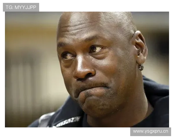 乔丹·汤普森训练完直接去超市抢打折牛排，这反差谁懂啊